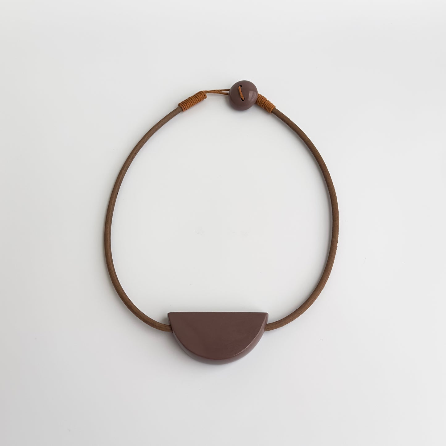 Colar Lua Mocha Mousse