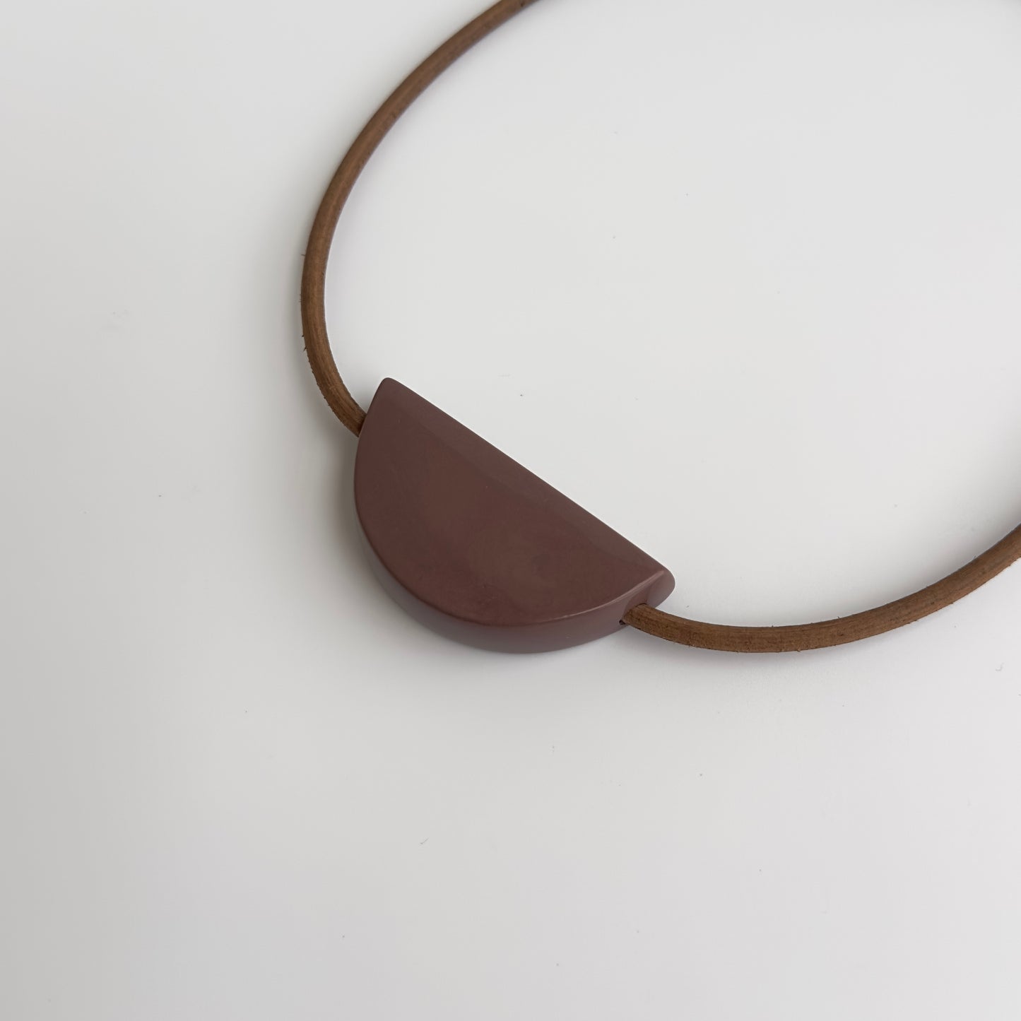 Colar Lua Mocha Mousse