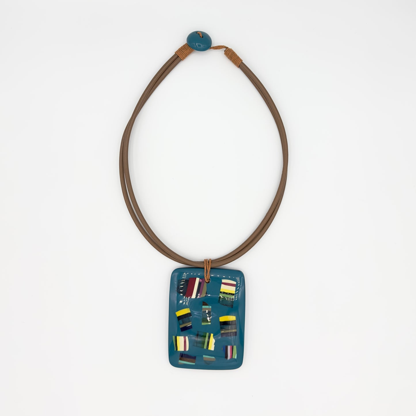 Colar retangular petróleo