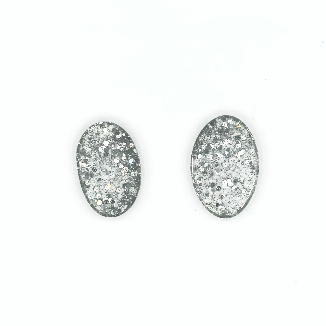 Brinco ponto glitter prateado - Fridali Shop