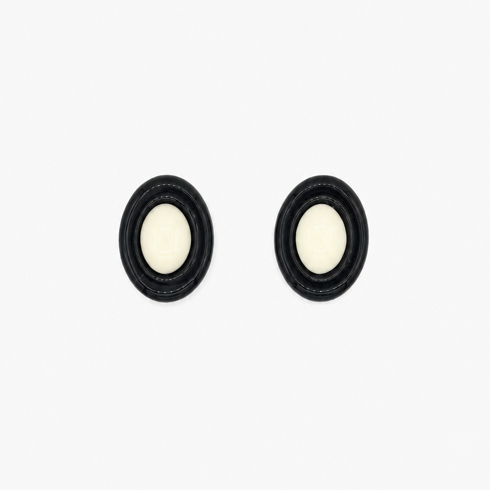 Brinco Oval Vintage Preto e Branco - Fridali Shop