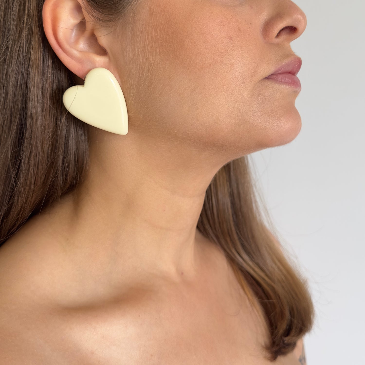 Brinco Corazion Marfim - Fridali Shop