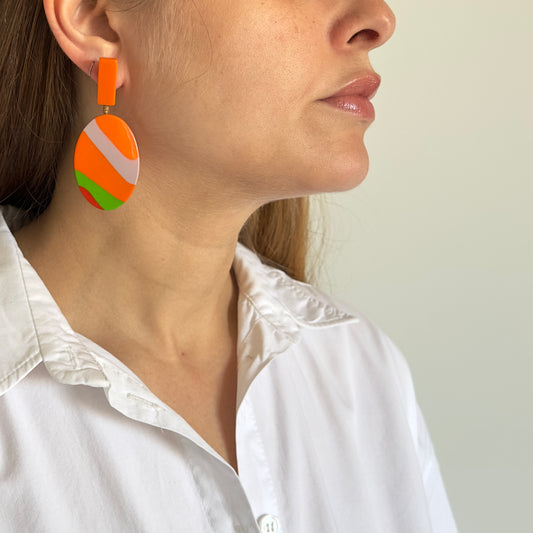 Brinco Granada Laranja com detalhes