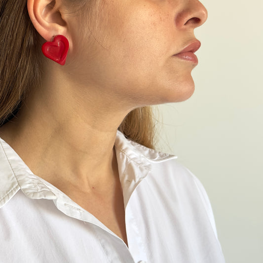 Brinco de coração vermelho