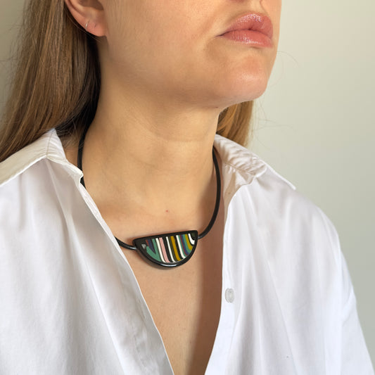 Colar Meia Lua dois lados