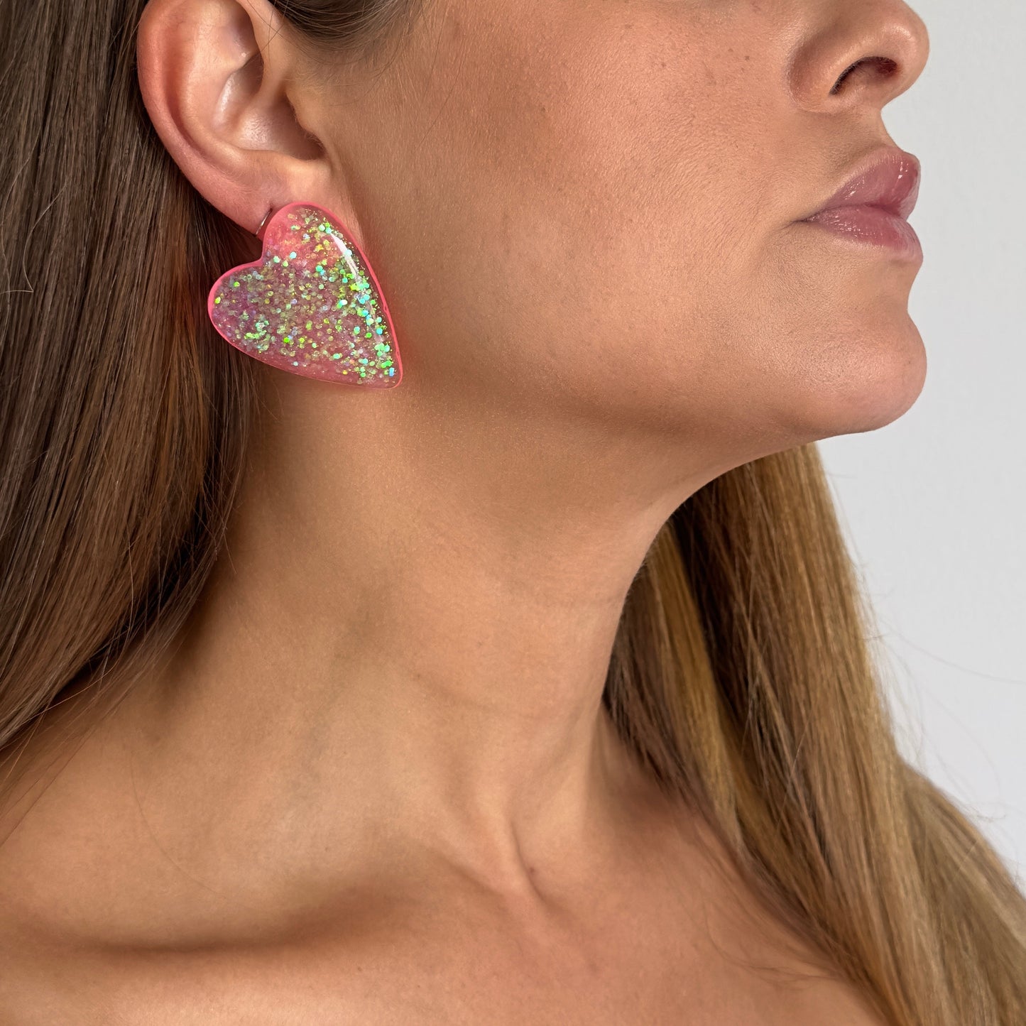 Brinco Corazion Rosa vibrante - Fridali Shop