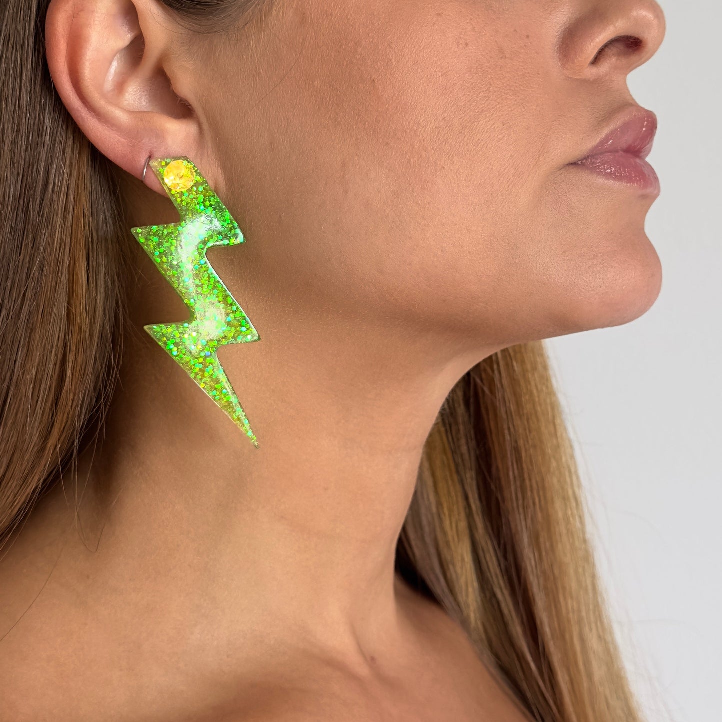 Brinco Raio Verde Vibrante - Fridali Shop