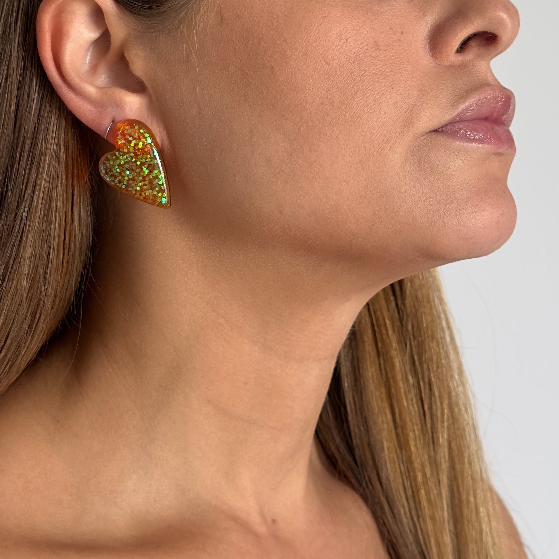 Brinco Coração laranja vibrante - Fridali Shop