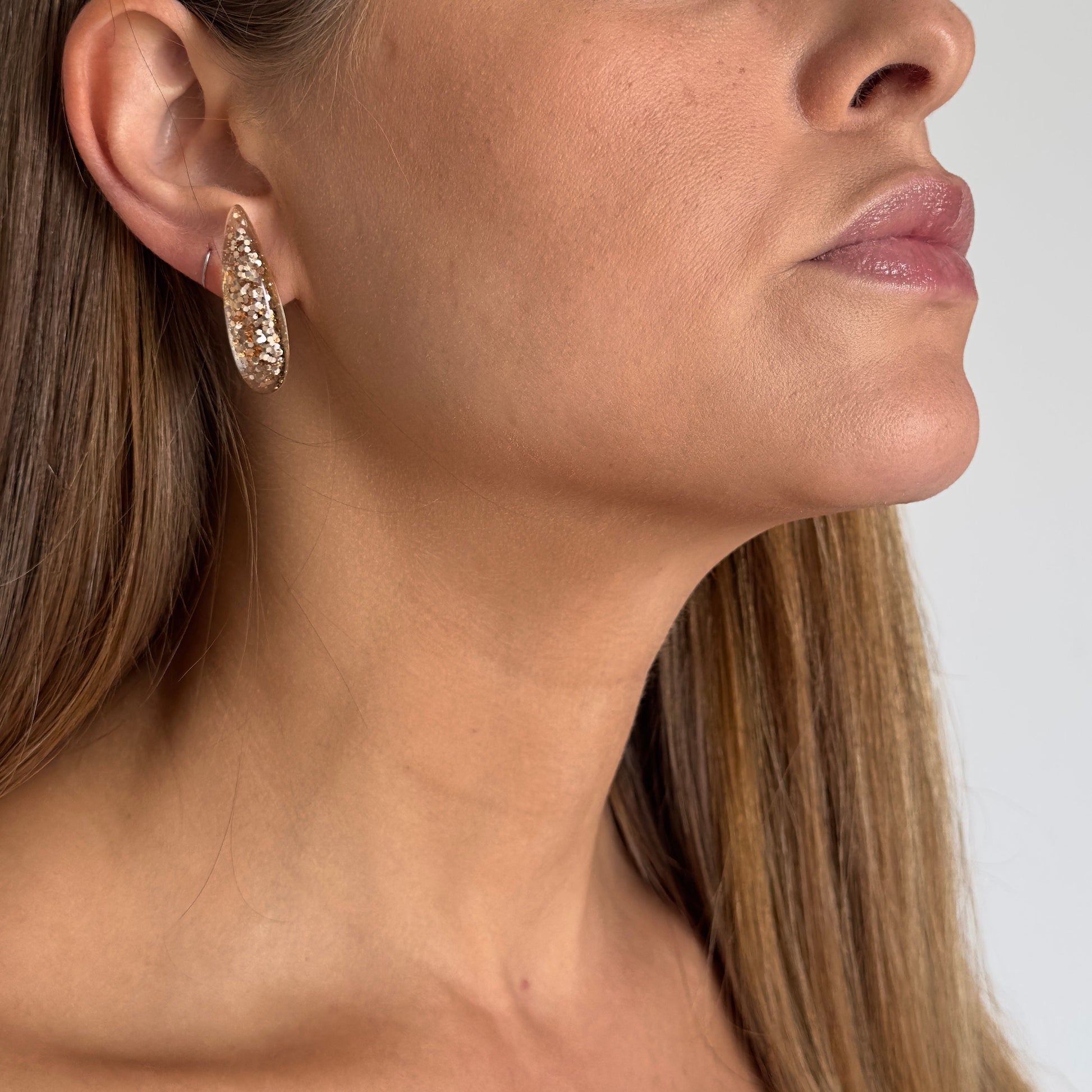 Brinco Valência Rosé Dourado Vibrante - Fridali Shop