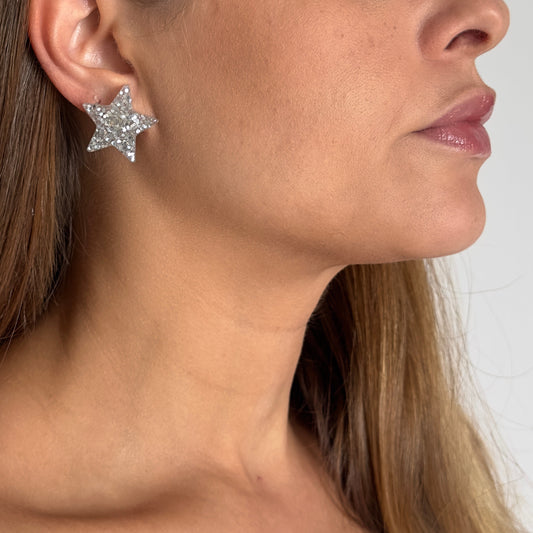 Brinco Estrela Prateada com glitter - Fridali Shop