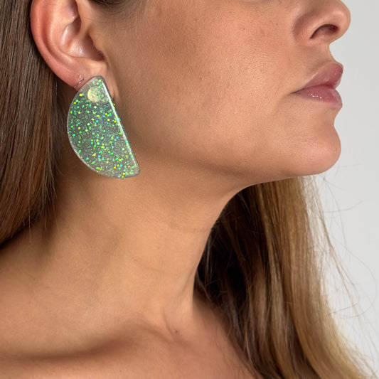 Brinco Meia Lua azul translúcido - Fridali Shop