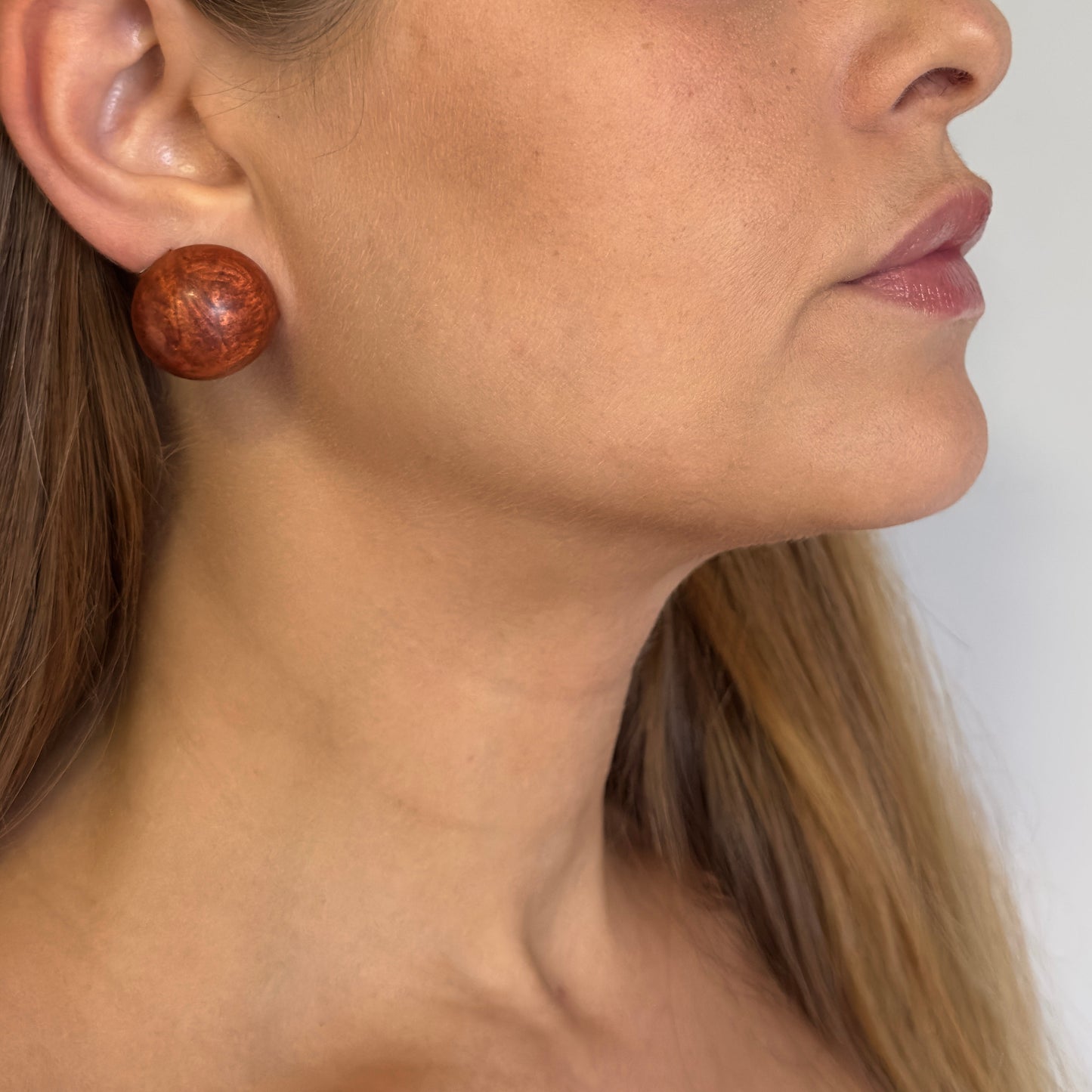 Brinco Redondo de cobre metalizado - Fridali Shop