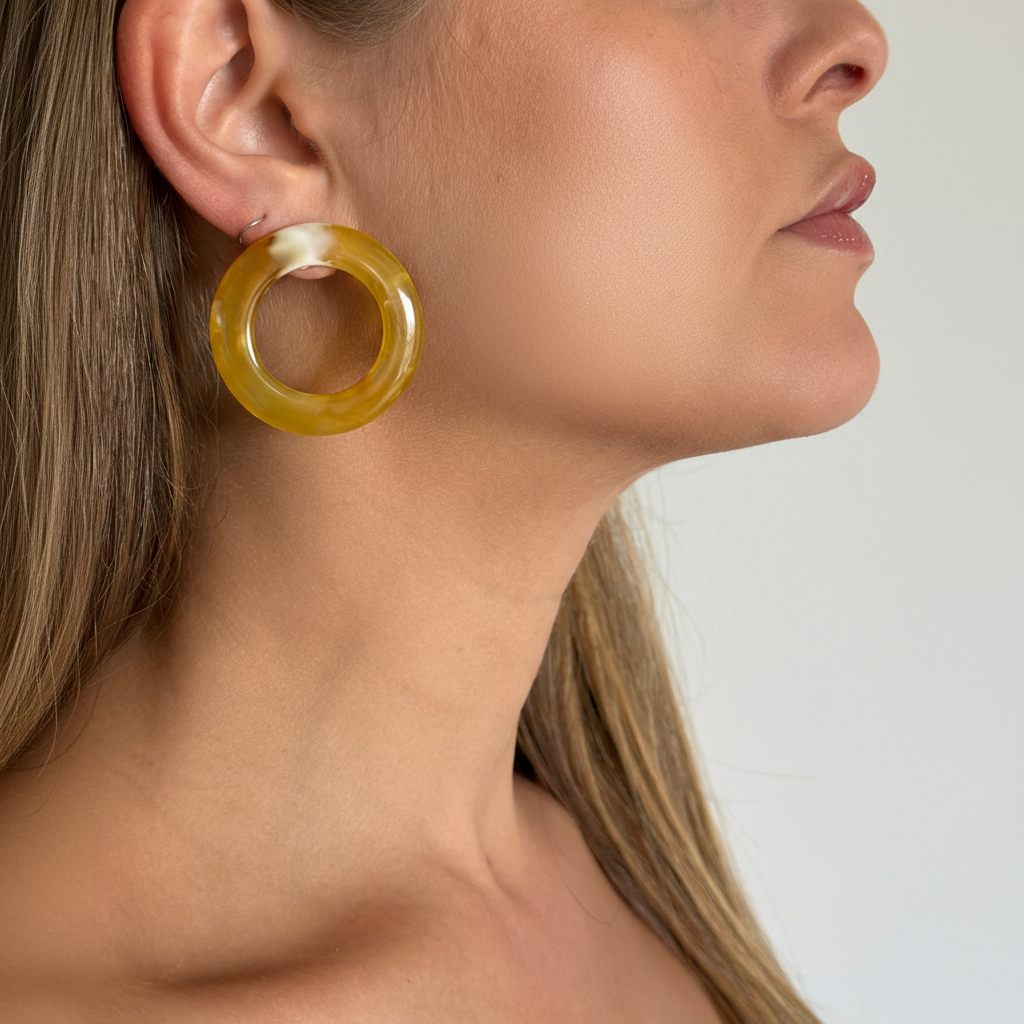 Brinco Redondo Amarelo Manteiga Médio - Fridali Shop